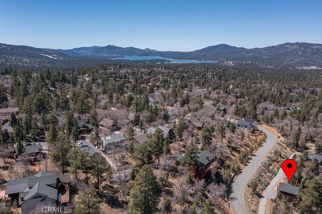 bird's eye view featuring a wooded view and a mountain view