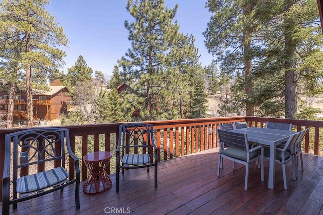 deck with outdoor dining space