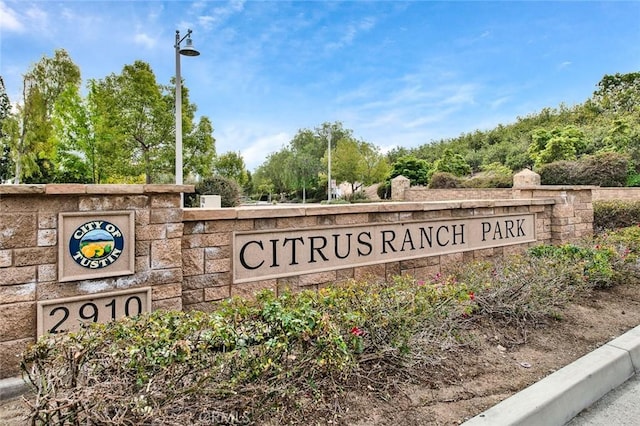 view of community / neighborhood sign