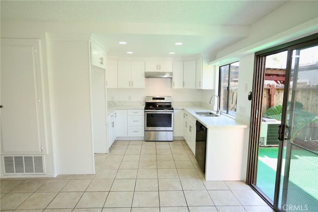 kitchen featuring under cabinet range hood, visible vents, electric stove, light tile patterned floors, and a sink