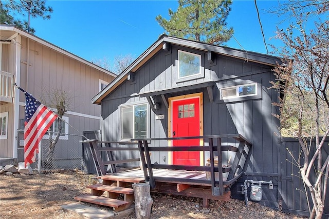 346 San Bernardino Ave, Sugarloaf, CA 92386 - view of front of house featuring fence