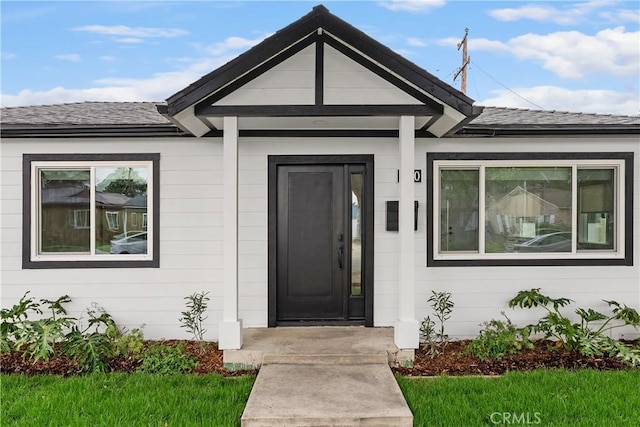 6130 Myrtle Ave, Long Beach, CA 90805 - doorway to property with a shingled roof
