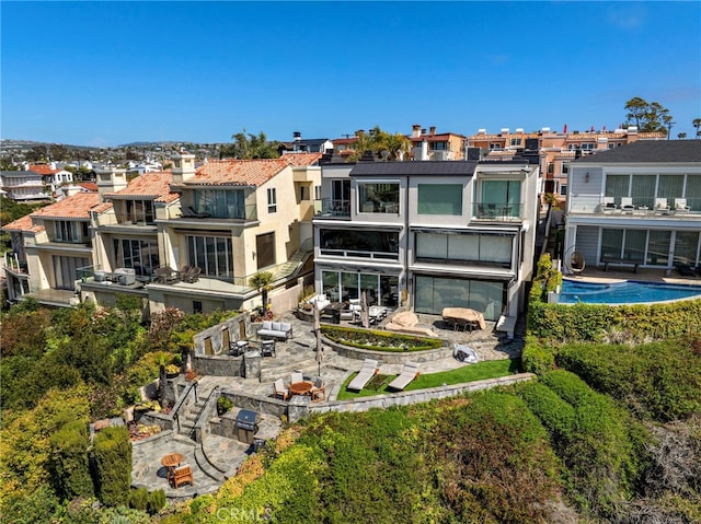 309 Carnation Ave Unit 4, Corona Del Mar, CA 92625 - rear view of property featuring a residential view