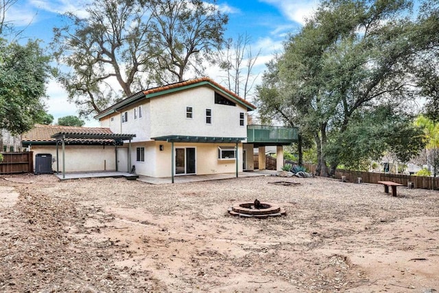 back of house with a pergola, cooling unit, a fenced backyard, and an outdoor fire pit