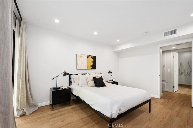 bedroom with baseboards, recessed lighting, visible vents, and light wood-type flooring