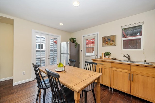 dining area with baseboards, dark wood-style floors, and recessed lighting