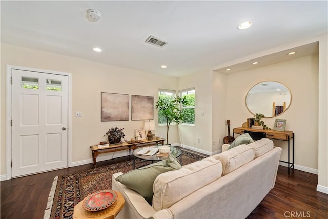 living area featuring recessed lighting, wood finished floors, visible vents, and baseboards