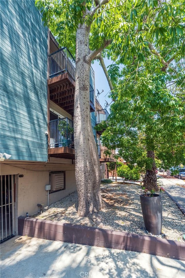 1600 Redondo Ave Unit 4, Long Beach, CA 90804 - view of side of home featuring a balcony