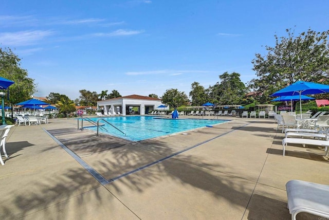 4981 Lamia Way, Oceanside, CA 92056 - community pool featuring a patio area and outdoor dining area