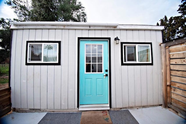 view of outdoor structure with an outbuilding and fence