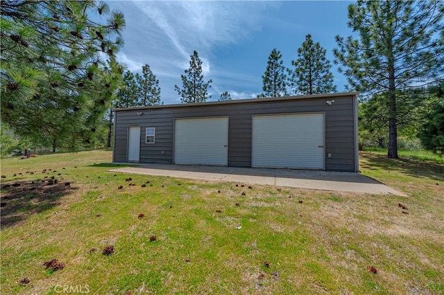 view of detached garage