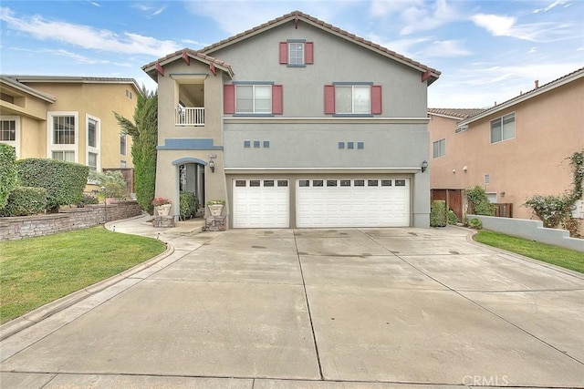 view of front of property featuring stucco siding, an attached garage, and driveway