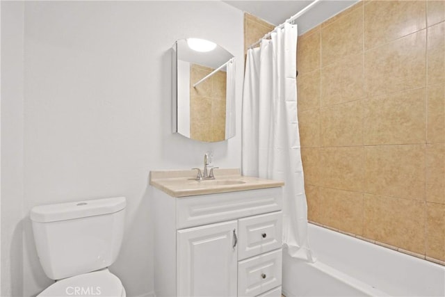 full bath with shower / tub combo with curtain, toilet, and vanity