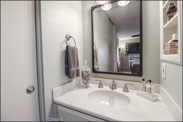 23962 Lanteen Cir, Laguna Niguel, CA 92677 - bathroom with a textured wall and vanity