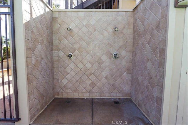23962 Lanteen Cir, Laguna Niguel, CA 92677 - full bathroom with finished concrete floors, healthy amount of natural light, and a tile shower