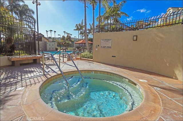 23962 Lanteen Cir, Laguna Niguel, CA 92677 - community pool featuring a patio, a community hot tub, and fence