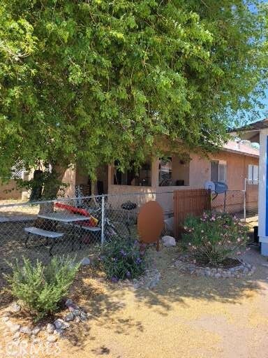 508 Acoma St, Needles, CA 92363 - view of yard featuring fence