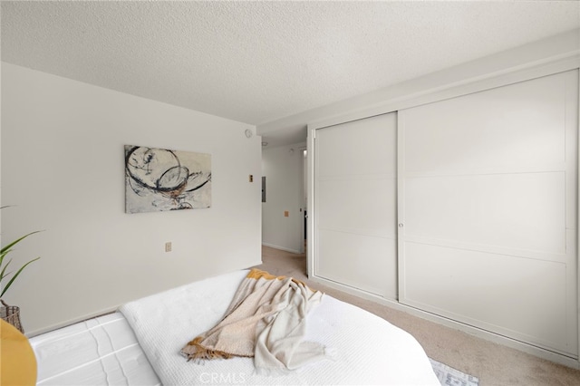 174 Avenida Majorca Unit A, Laguna Woods, CA 92637 - bedroom featuring a textured ceiling, carpet floors, and a closet