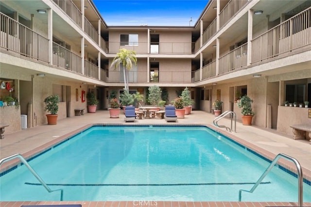2501 W Redondo Beach Blvd Unit 238, Gardena, CA 90249 - pool with a patio