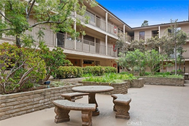 2501 W Redondo Beach Blvd Unit 238, Gardena, CA 90249 - surrounding community featuring a patio