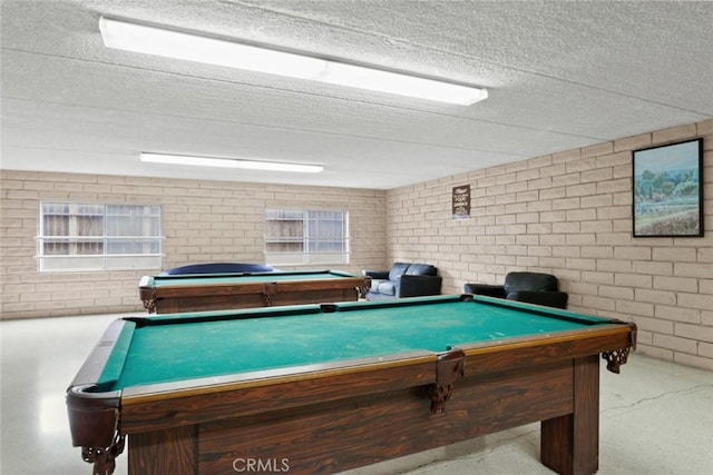 2501 W Redondo Beach Blvd Unit 238, Gardena, CA 90249 - playroom featuring brick wall, a textured ceiling, and billiards