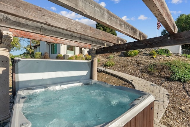 details featuring a jacuzzi
