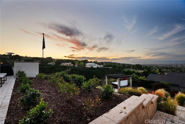 27361 Rainbow Ridge Rd, Palos Verdes Peninsula, CA 90274 - view of yard at dusk