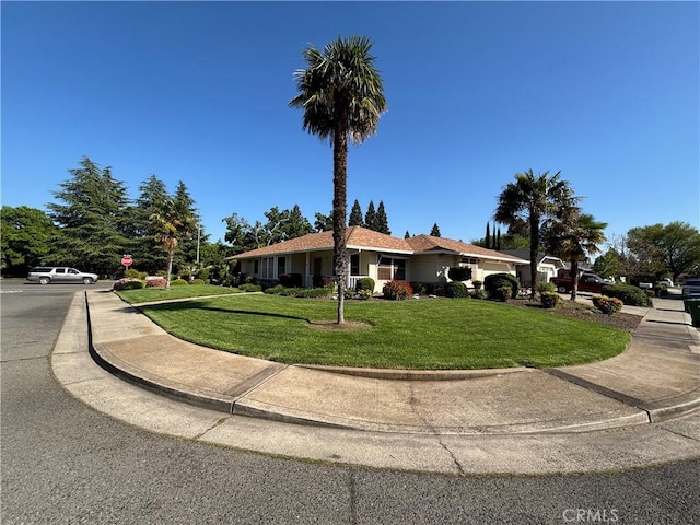 ranch-style house featuring a front lawn