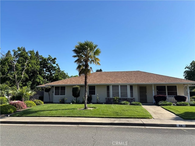 single story home featuring a front lawn