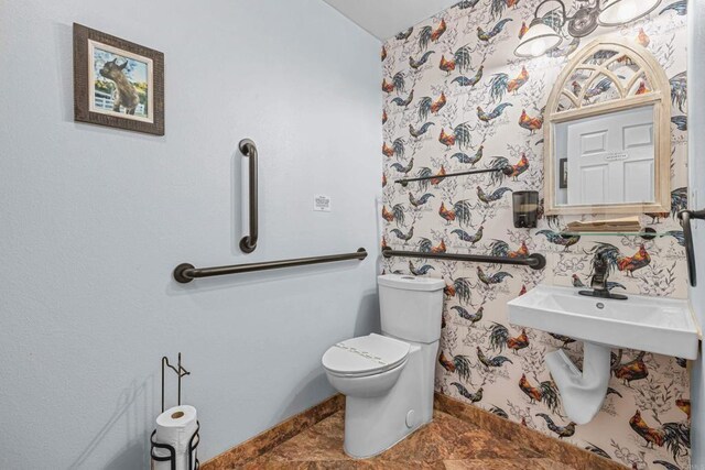 22053 Highland St, Wildomar, CA 92595 - half bath featuring toilet and baseboards