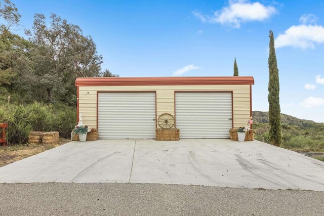 22053 Highland St, Wildomar, CA 92595 - view of detached garage