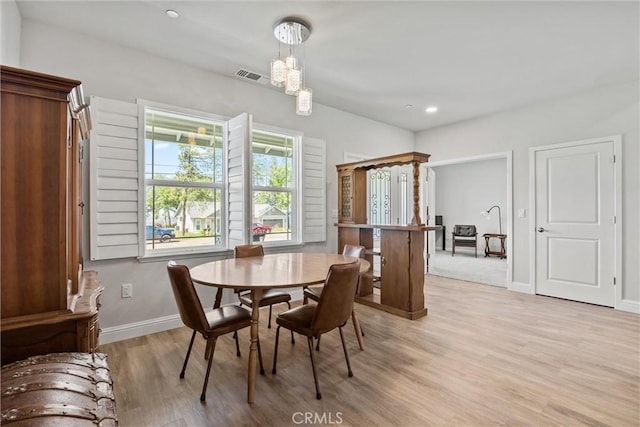 dining space featuring recessed lighting, visible vents, light wood-type flooring, baseboards, and a notable chandelier