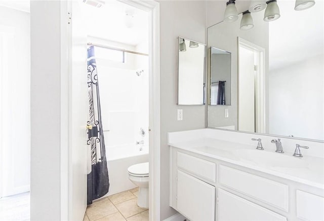 14292 Pinewood Dr, Hesperia, CA 92344 - full bathroom featuring tile patterned floors, shower / bath combo, vanity, and toilet