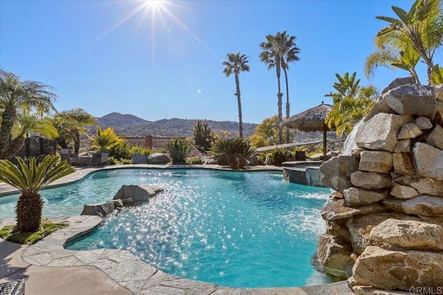 962 Chardonney Way, Escondido, CA 92029 - view of swimming pool with a pool with connected hot tub and a mountain view