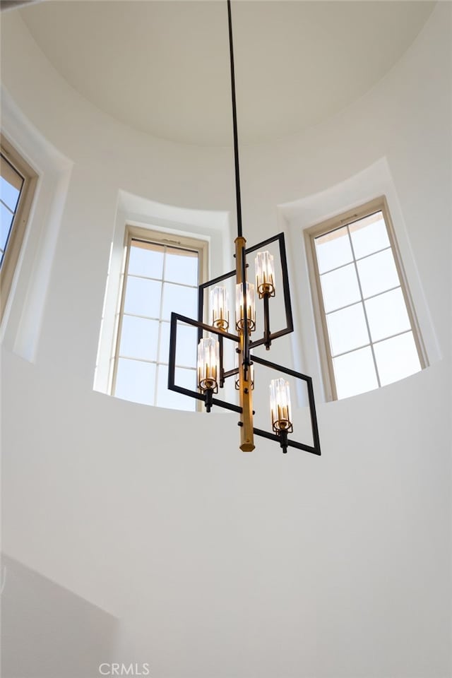 29311 Paseo Palmar, San Juan Capistrano, CA 92675 - room details featuring a chandelier