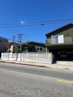586 W 1st St, San Pedro, CA 90731 - view of front facade featuring fence