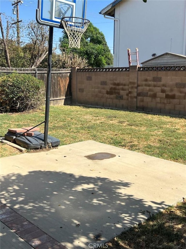 1936 Arcane St, Simi Valley, CA 93065 - view of sport court with a lawn and fence