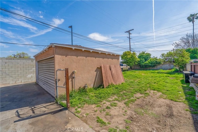 8912 Elizabeth Ave, South Gate, CA 90280 - view of yard featuring an outbuilding