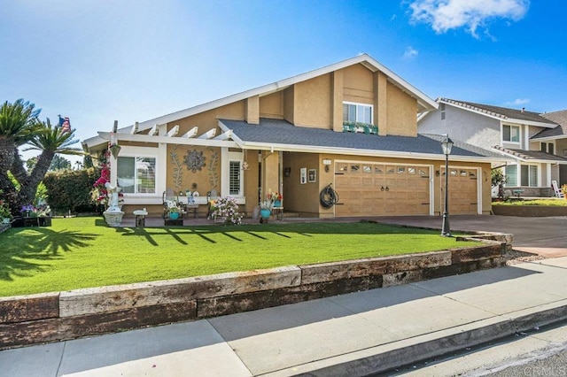 view of front facade with an attached garage, stucco siding, a front yard, and aphalt driveway