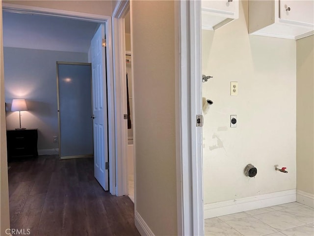 2576 E Coventry Cir Unit 98, Fullerton, CA 92833 - hall featuring baseboards