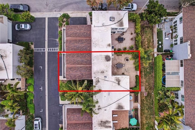 334 Tours Ln, Costa Mesa, CA 92627 - aerial view of property and surrounding area with property parcel outlined