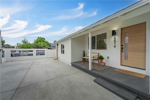 8519 Wakefield Ave, Panorama City, CA 91402 - exterior space featuring fence