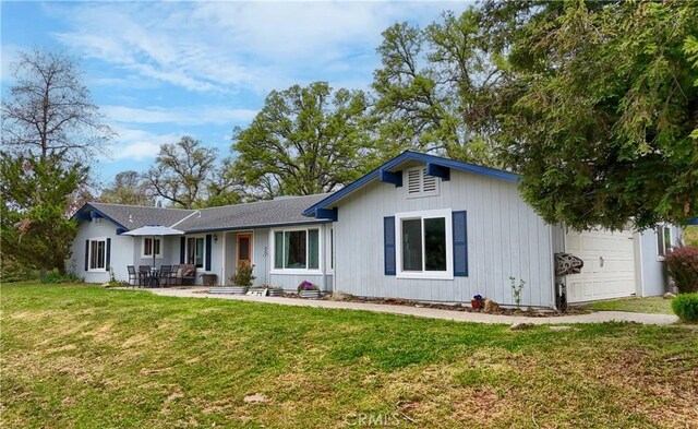 41820 Dillon Cir, Ahwahnee, CA 93601 - view of front of home featuring a front lawn