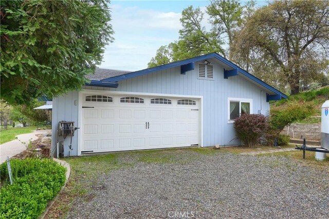 41820 Dillon Cir, Ahwahnee, CA 93601 - garage with driveway