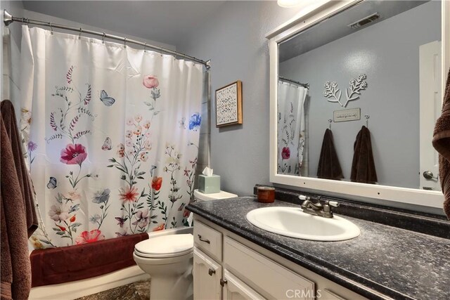 41820 Dillon Cir, Ahwahnee, CA 93601 - full bathroom featuring vanity, toilet, and shower / tub combo with curtain