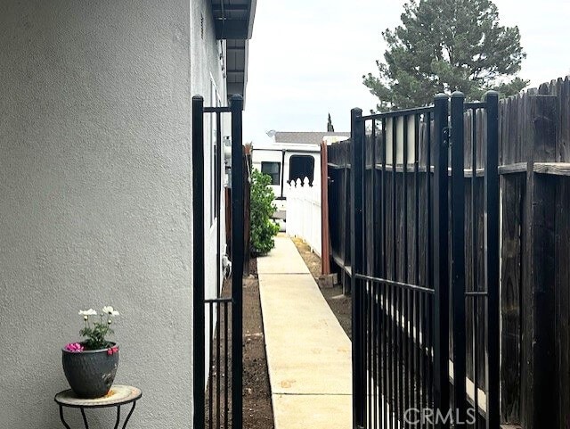 992 Redwood Ct, Corona, CA 92879 - photo 25