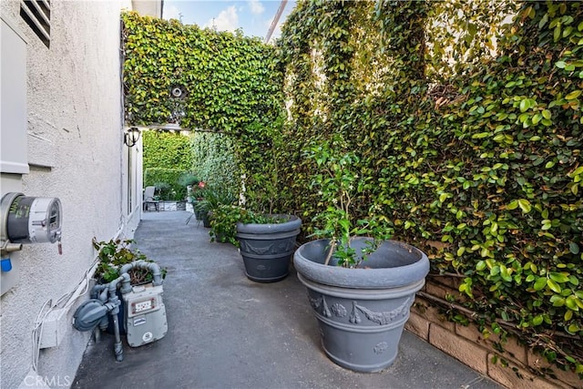 3010 Stoner Ave, Los Angeles, CA 90066 - view of patio / terrace