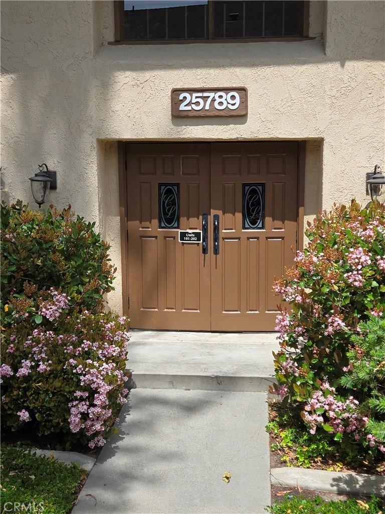 entrance to property with stucco siding