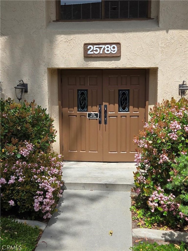 entrance to property with stucco siding