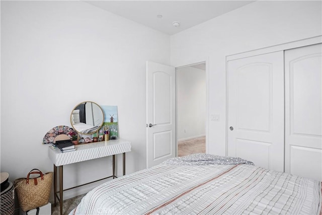 bedroom featuring baseboards and a closet